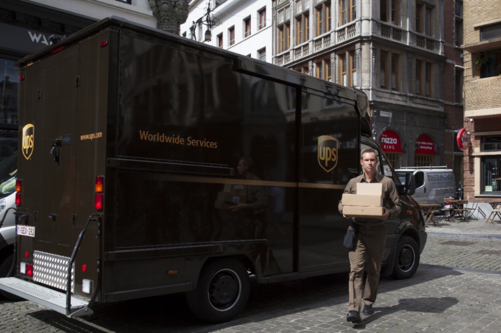 Európa szerte későbbi csomagátvételi lehetőséget vezet be a UPS