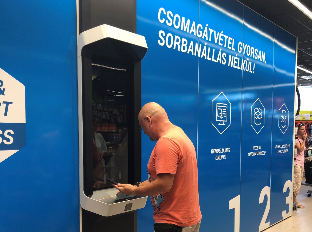 Bemutatkozott a Decathlon Magyarország első robot munkatársa