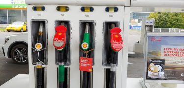 benzinkút töltőállomás töltőpisztoly