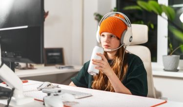 energiaital lány fejhallgató