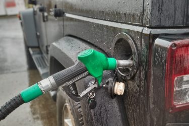 üzemanyag töltőállomás benzinkút töltőpisztoly