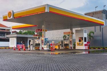 üzemanyagtöltőállomás benzinkúz