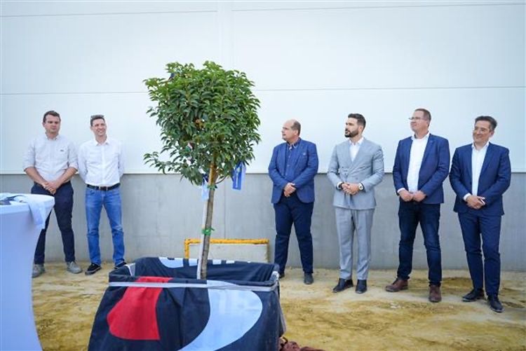 Multifunkcionális központtal bővít a logisztikai óriás