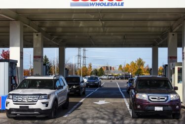 üzemanyag töltőállomás benzinkút terepjáró