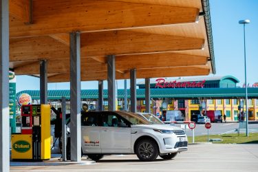 üzemanyag töltőállomás benzinkút