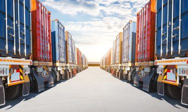 nyergesvontató félpótkocsi konténer