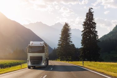 kamion tehergépkocsi nyergesvontató