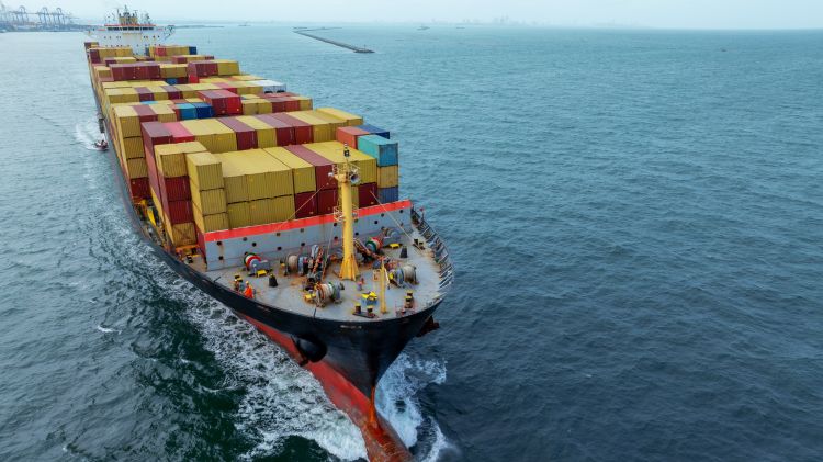 konténerszállító hajó