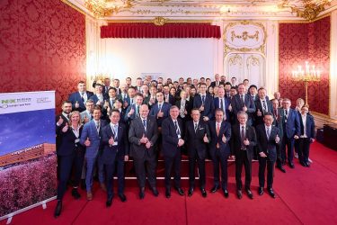 A cargo-partner és az NX Group vezetői közös nemzetközi eseményen, az integráció mérföldköveinél.