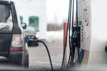 üzemanyag töltőállomás benzinkút terepjáró