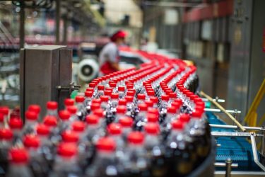 Nem kell már műanyag zsugorfólia a PET-palackos termékekhez