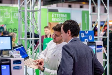 SIRHA Budapest szakkiállítás látogatói forgatag