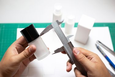 Transpack Tudástár: WorldStar STUDENT Awards – A WorldStar STUDENT Awards a csomagolástervezés egyik legrangosabb nemzetközi hallgatói versenye, amelyet a World Packaging Organisation (WPO) hirdet meg. A megmérettetésen alap- és mesterszakos hallgatók vehetnek részt olyan csomagolási projektekkel, amelyek tervezési, műszaki és fenntarthatósági szempontból is kiemelkedők. A verseny célja a fiatal tehetségek bemutatása és a csomagolási felsőoktatás nemzetközi színvonalának visszajelzése. Az elért eredmények az adott ország képzéseinek versenyképességét is jelzik.