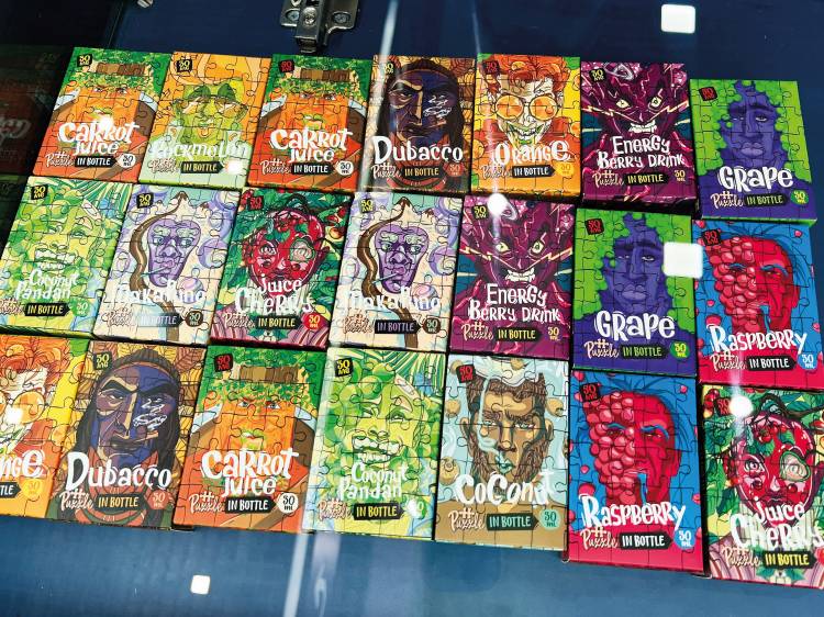 A művészeti kollaborációk a csomagolást kulturális és gyűjthető felületté teszik