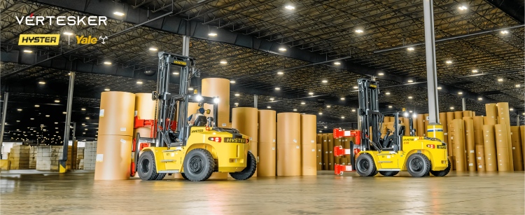 Raktárban használt Hyster villástargonca, amely a modern raktárlogisztika egyik alapgépe.