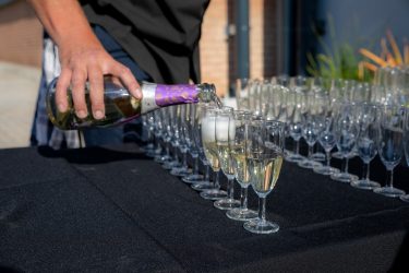 Ünnepi szakmai rendezvény résztvevőkkel egy elegáns budapesti helyszínen.