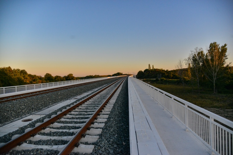 BP–Belgrád-vasút: elindult a teherforgalom