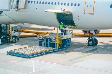 A teherszállító repülőgépek kulcsszerepet töltenek be a gyors e-kereskedelmi áruszállításban (fotó: Shutterstock)