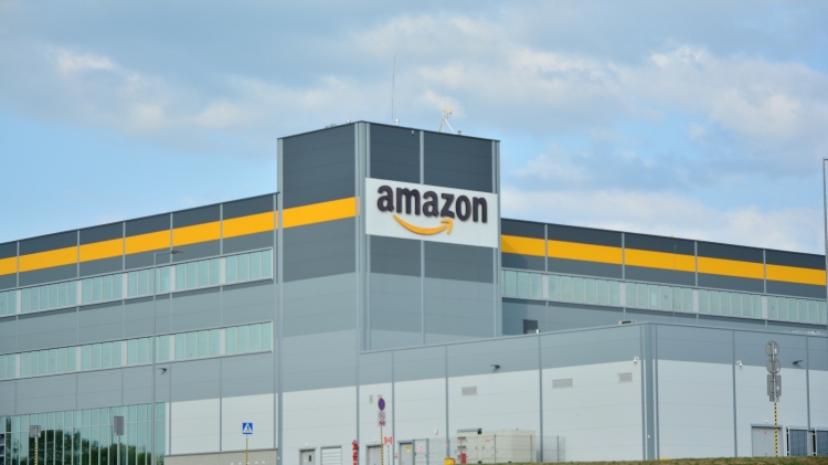 Az Amazon lengyelországi fejlesztései egy automatizált logisztikai központot is magában foglal (fotó: Shutterstock)