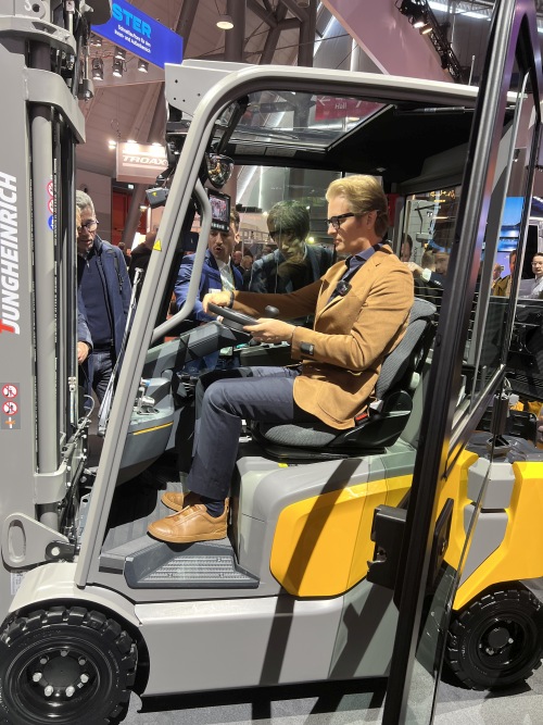 Jungheinrich targonca raktári anyagmozgatáshoz