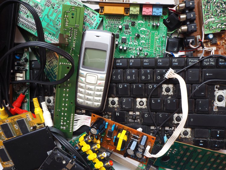 csomagolás-elektronikai-hulladékból-arany-kinyerhető