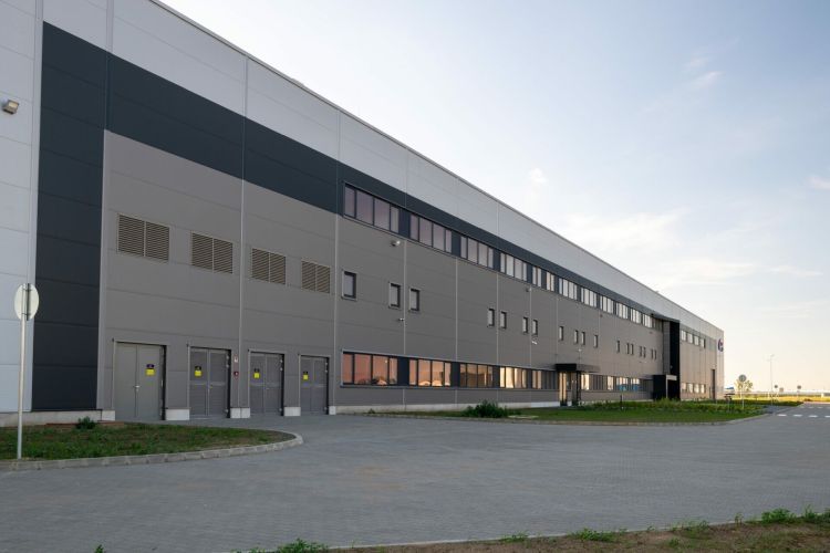Innovinia gyártóegység beruházás logisztika CAIP