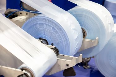 A rugalmas fóliák hatékony újrahasznosításához fejlett technológiák és összehangolt iparági együttműködés szükséges.